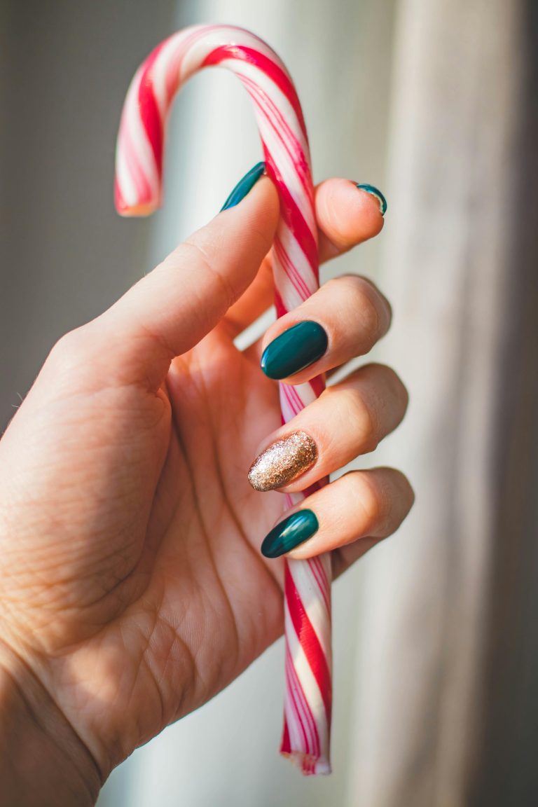 Christmas Nail Ideas (Beautiful & Festive)!